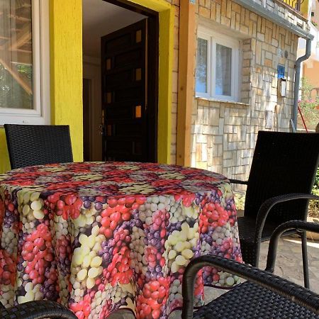 Katy'S Place Krk Town Exterior photo